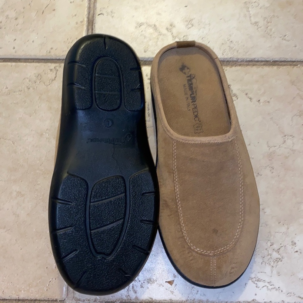 Tempur-Pedic suede slippers. Never-Worn! Large (Unisex)
